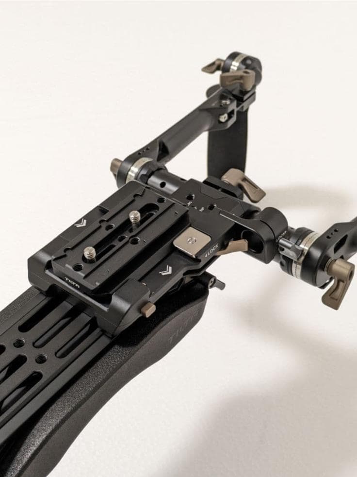 TILTA light weight shoulder rig　ケース付