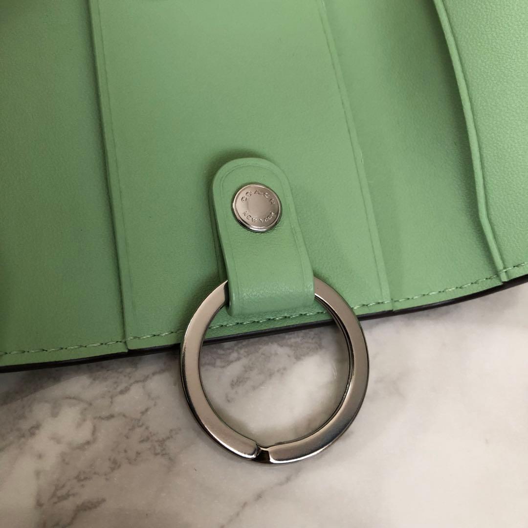 新品未使用 COACH コーチ キーケース 緑 完売品 ペールピスタチオ