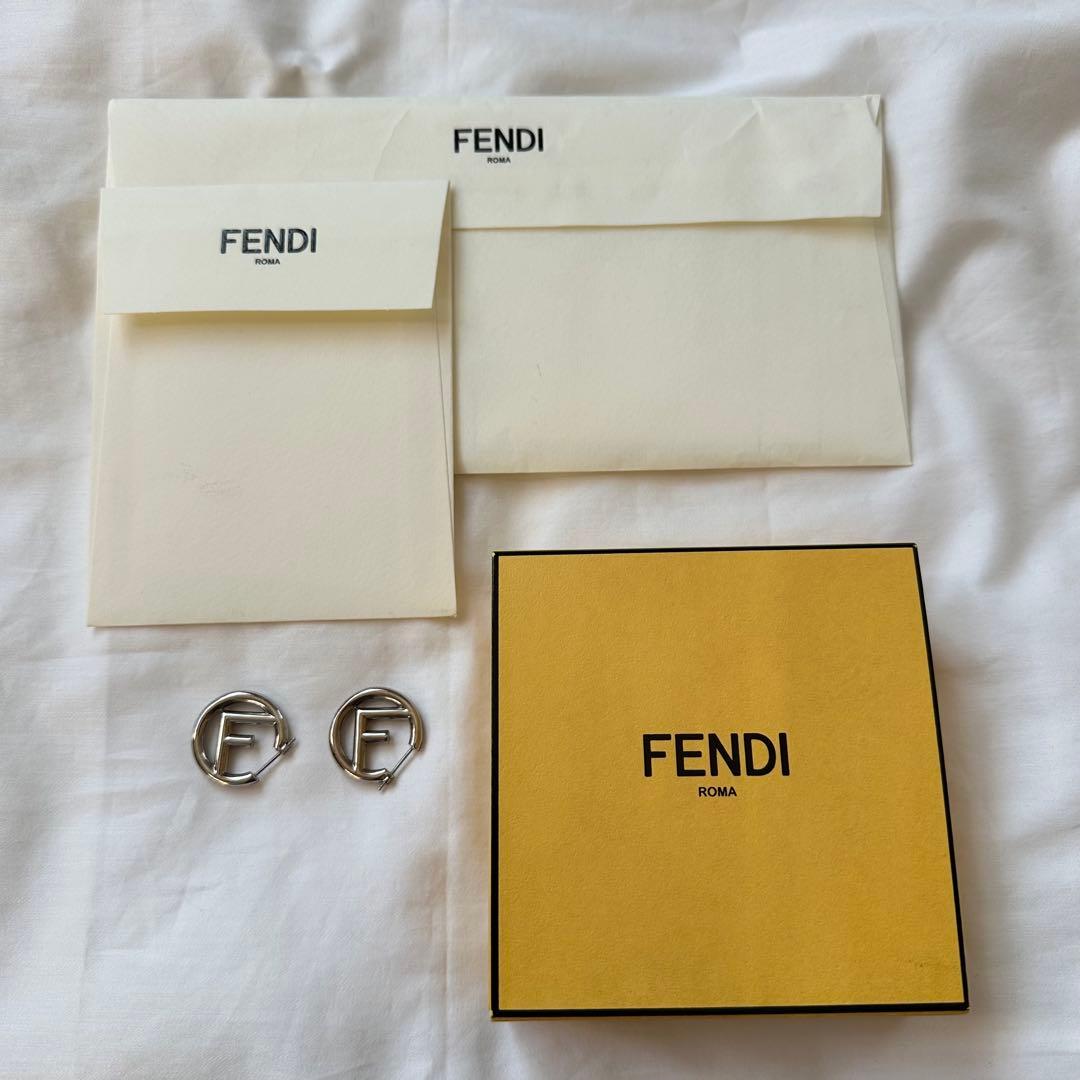 ⭐︎FENDI シルバー エフイズフェンディーピアス　シルバー