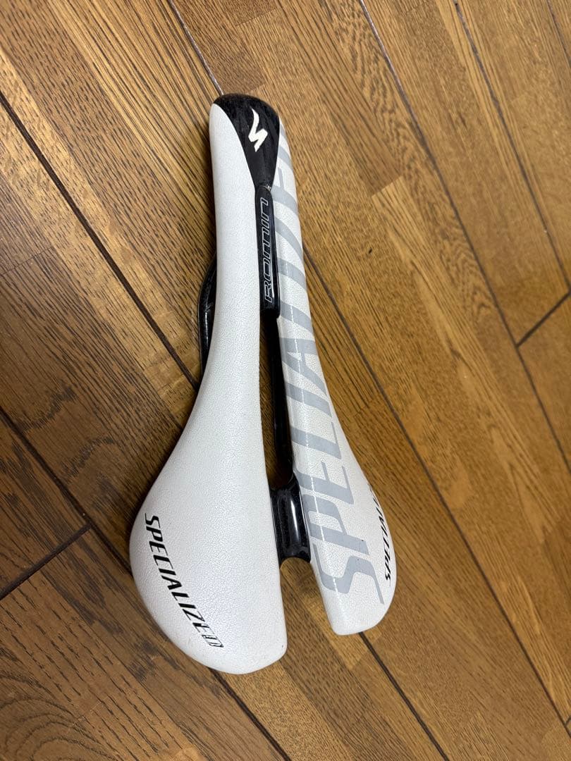 スペシャライズド ROMIN カーボンサドル 143mm