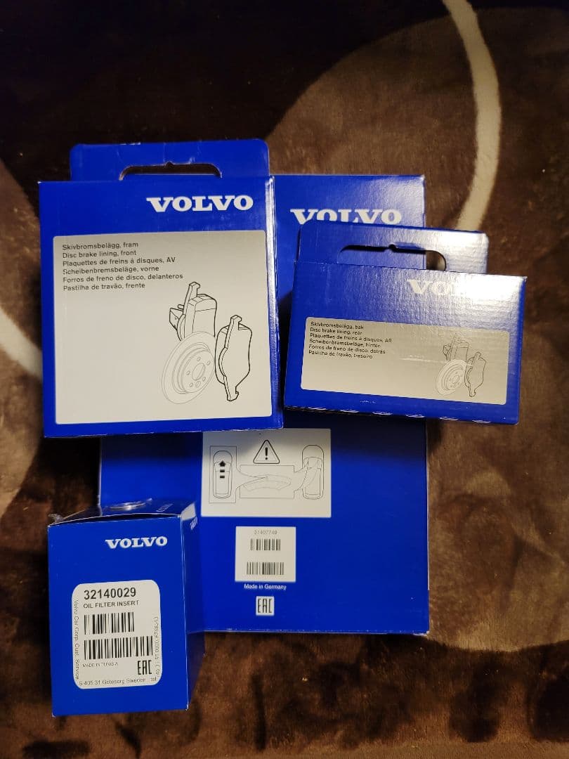 未開封Volvo　XC60 D4 前後ブレーキパッドなど　4点