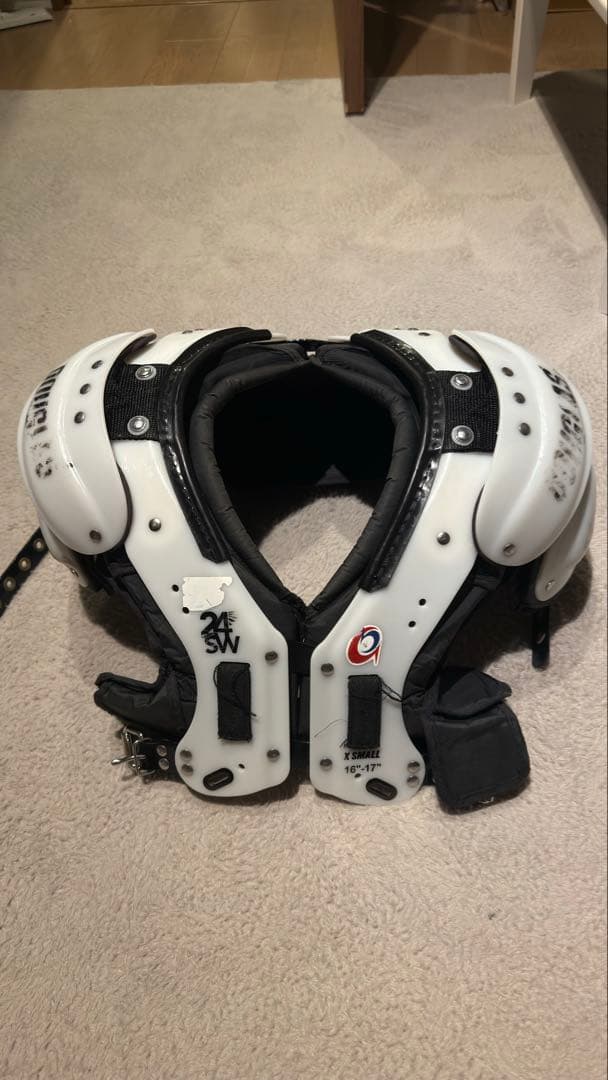 Douglas ショルダーパッド バックプレート付き