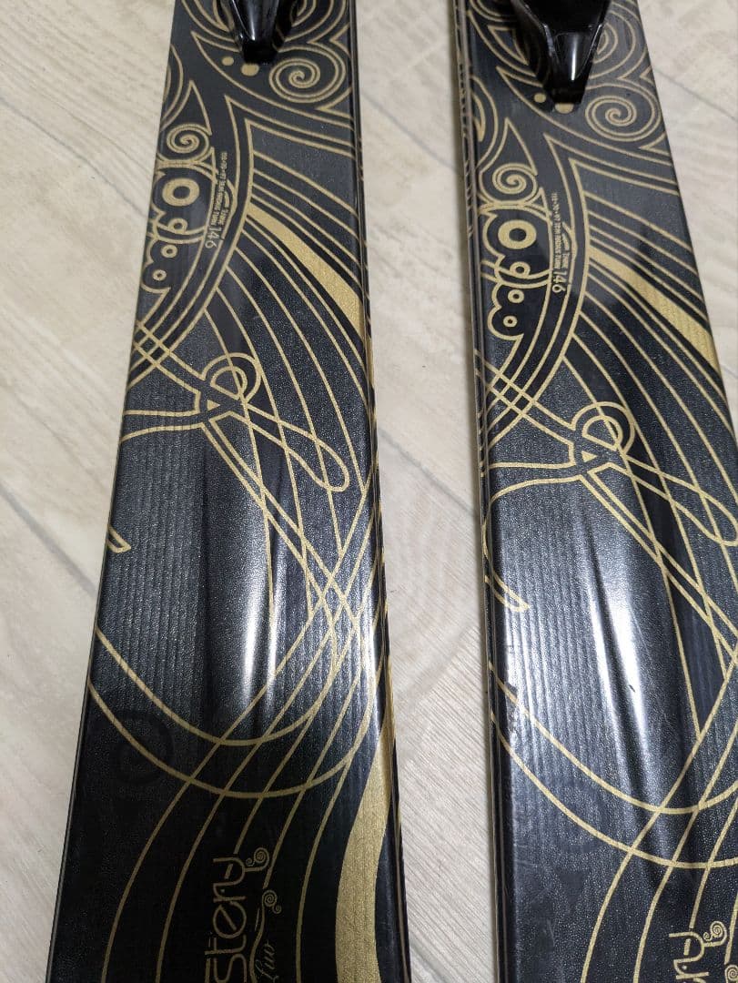 K2 Musteru Luv ✕ KIZAKIスキー板 ストック付き