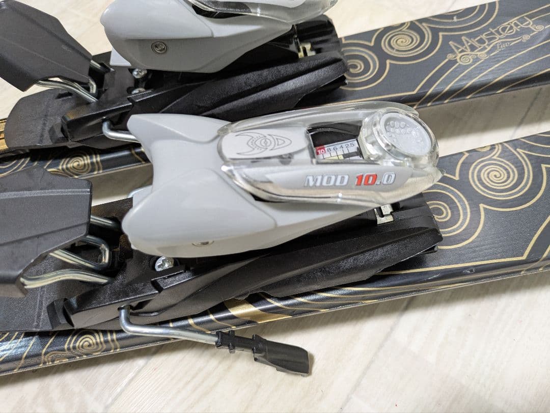 K2 Musteru Luv ✕ KIZAKIスキー板 ストック付き