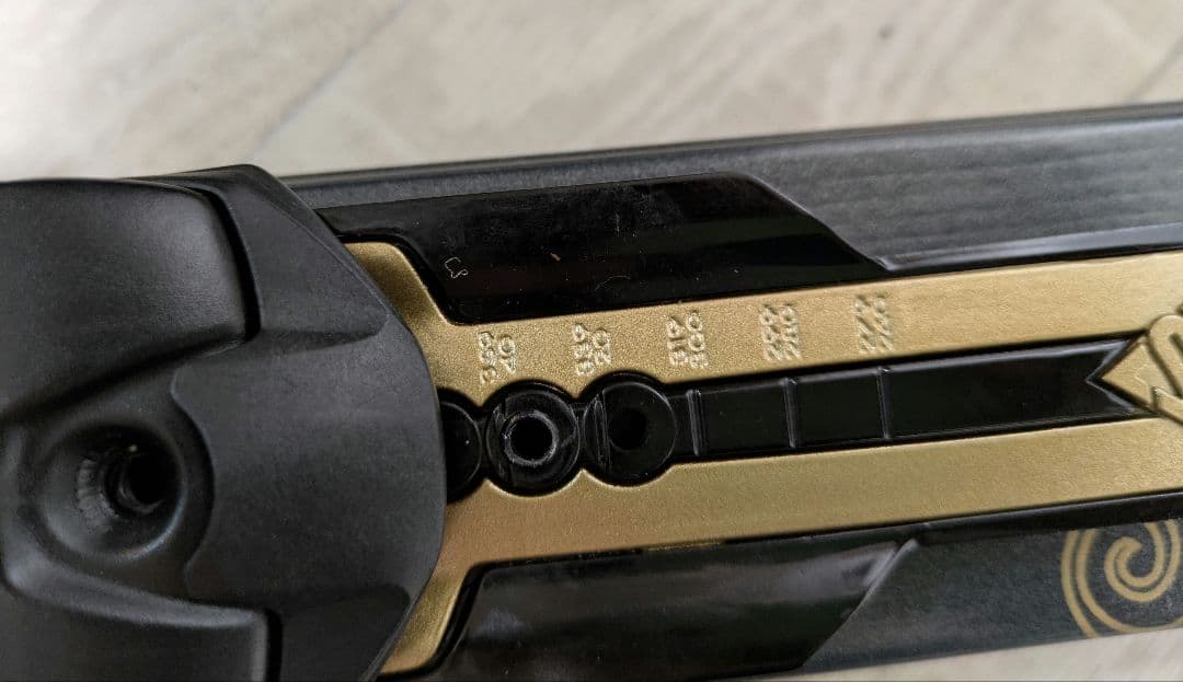 K2 Musteru Luv ✕ KIZAKIスキー板 ストック付き