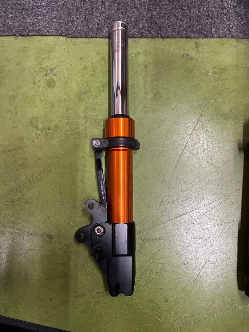 アドレスＶ１２５用　社外　フロント・リアショックセット　中古品