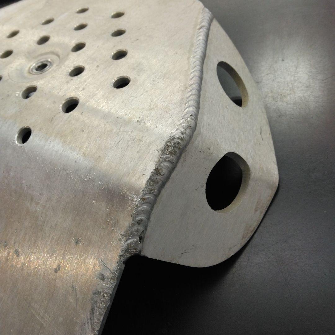 ヤマハTTR125スキッドプレート　中古品