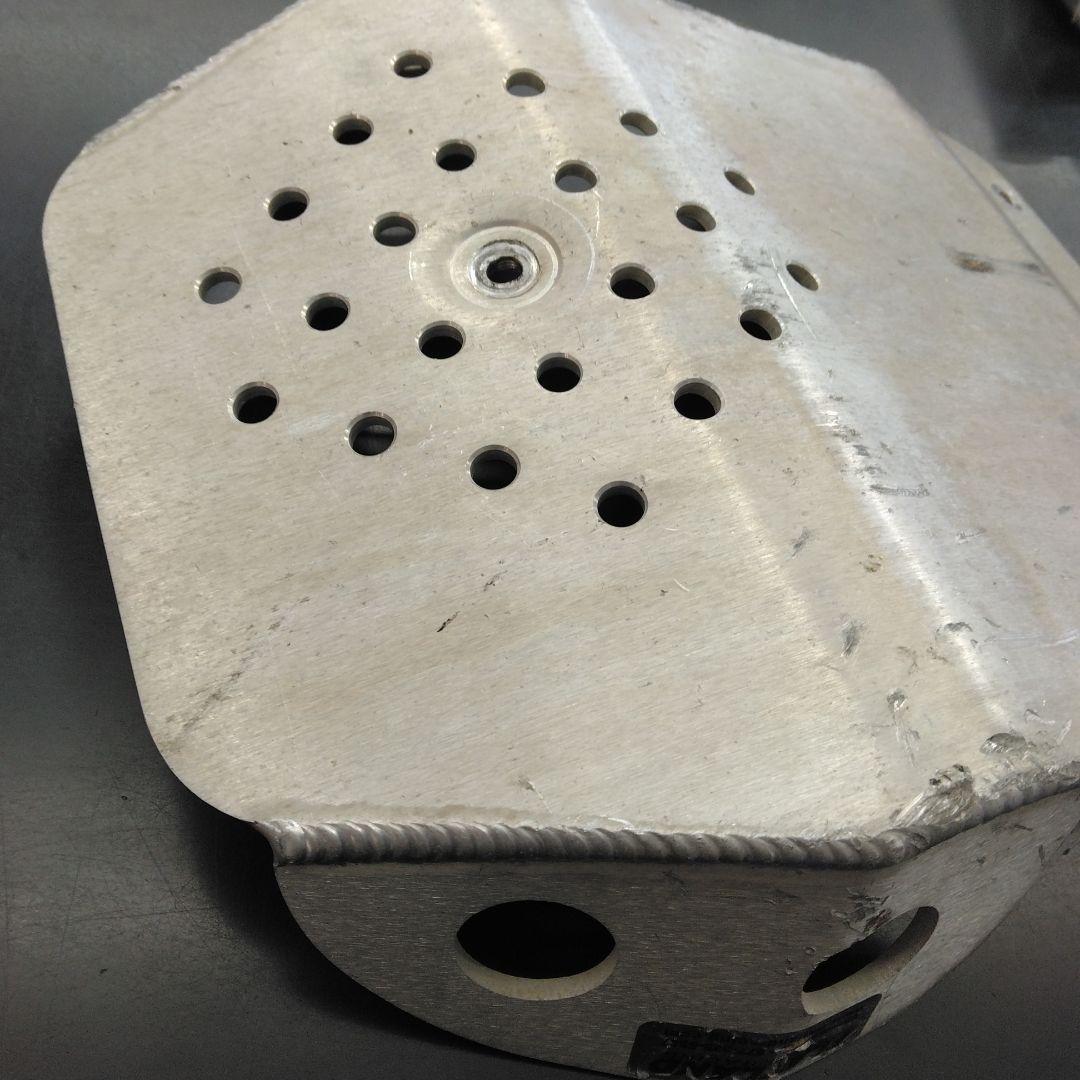 ヤマハTTR125スキッドプレート　中古品