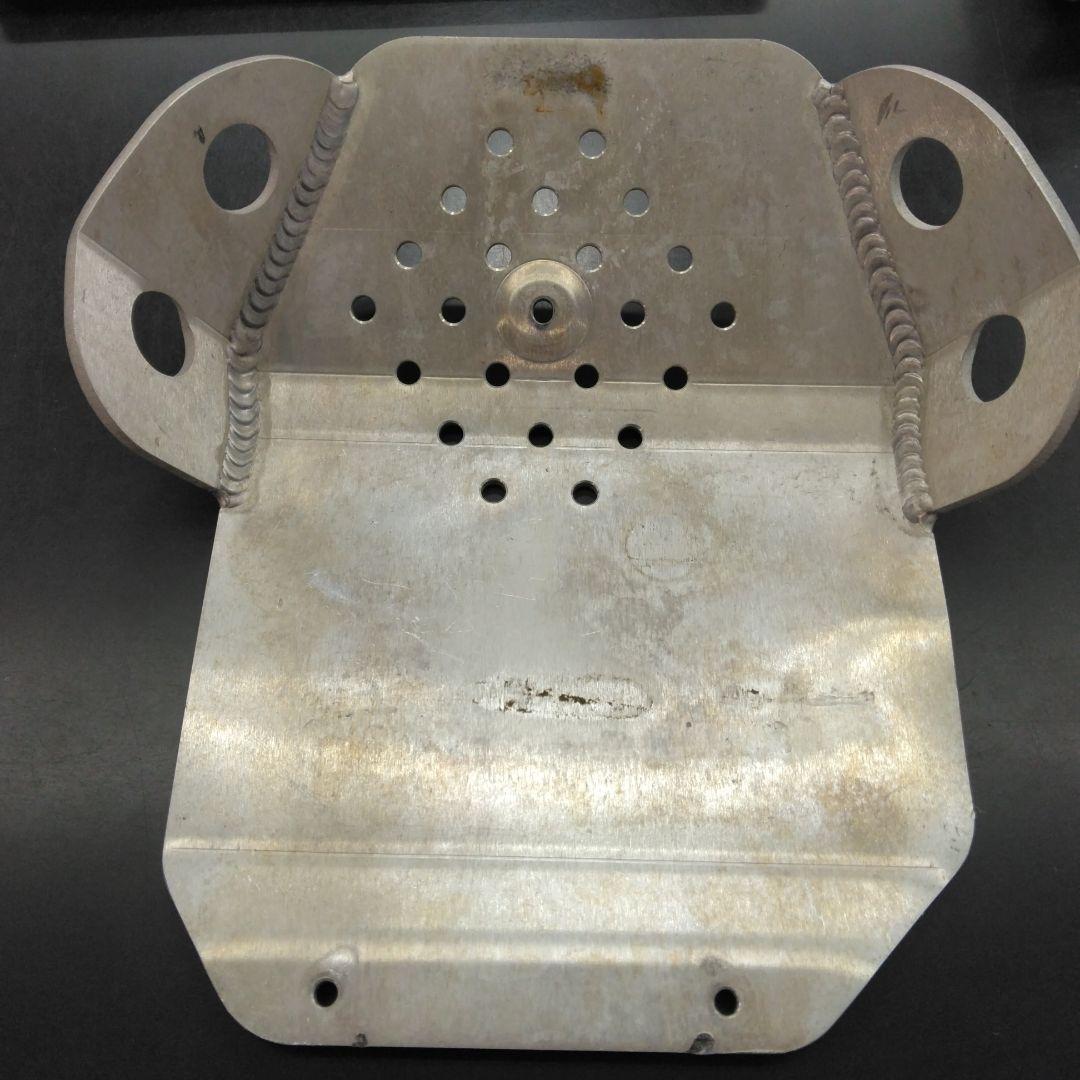 ヤマハTTR125スキッドプレート　中古品