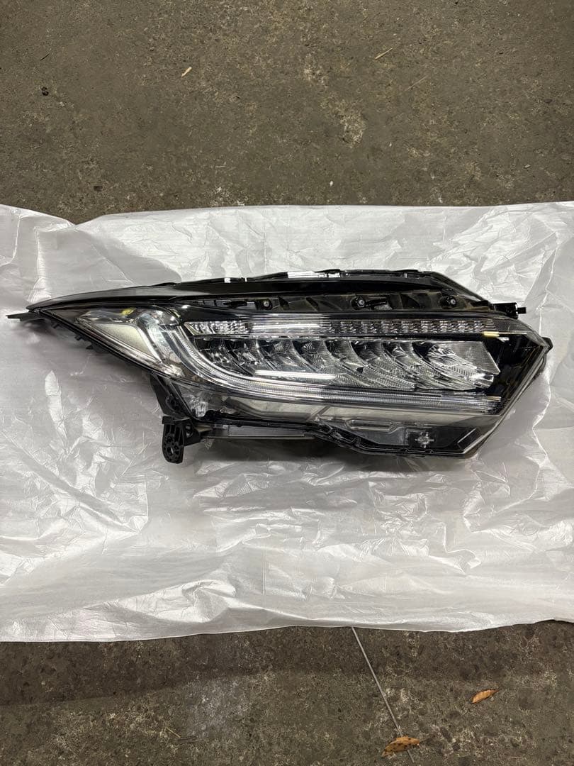 ヴェゼル RU系 後期 純正ヘッドライト 右側 KOITO 100-62292