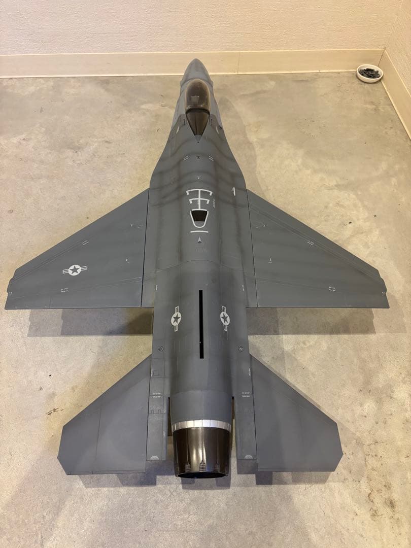 エリートフォース 1/18 F-16パイロット、ラダー付き　やっち