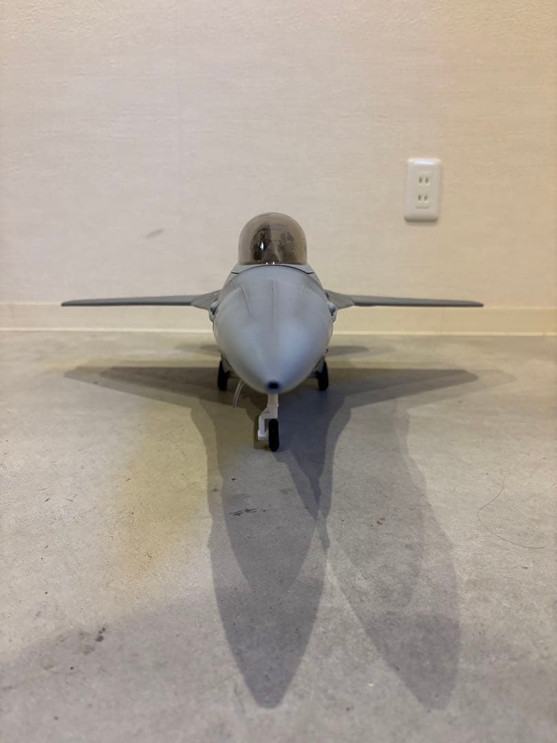 エリートフォース 1/18 F-16パイロット、ラダー付き　やっち