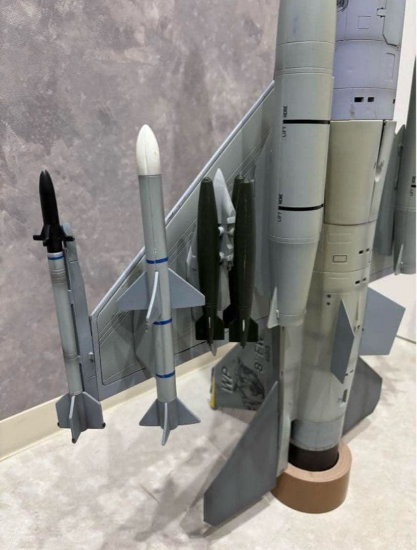 エリートフォース 1/18 F-16パイロット、ラダー付き　やっち