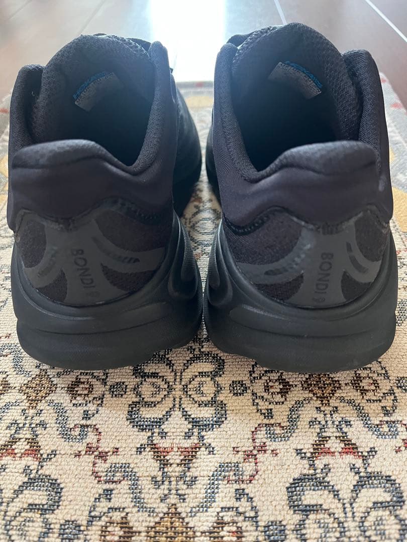 hoka ホカ　ボンダイ9 スニーカー　23.5