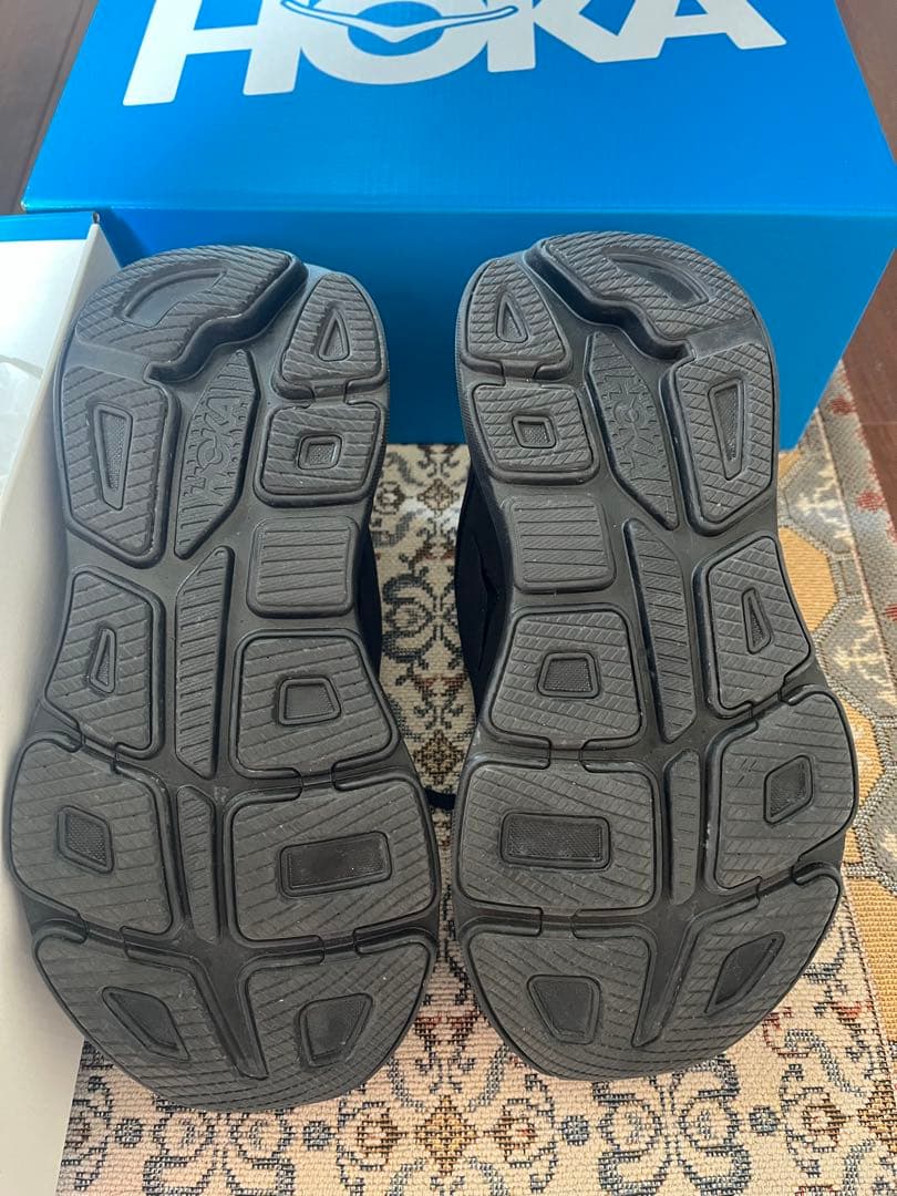 hoka ホカ　ボンダイ9 スニーカー　23.5