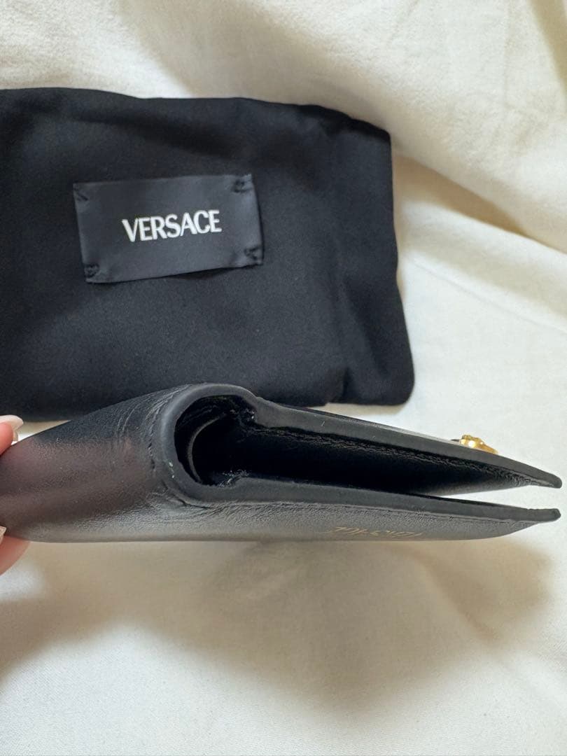 値下げ中！！【正規品】VERSACE 二つ折り財布 ブラック レザー　黒財布