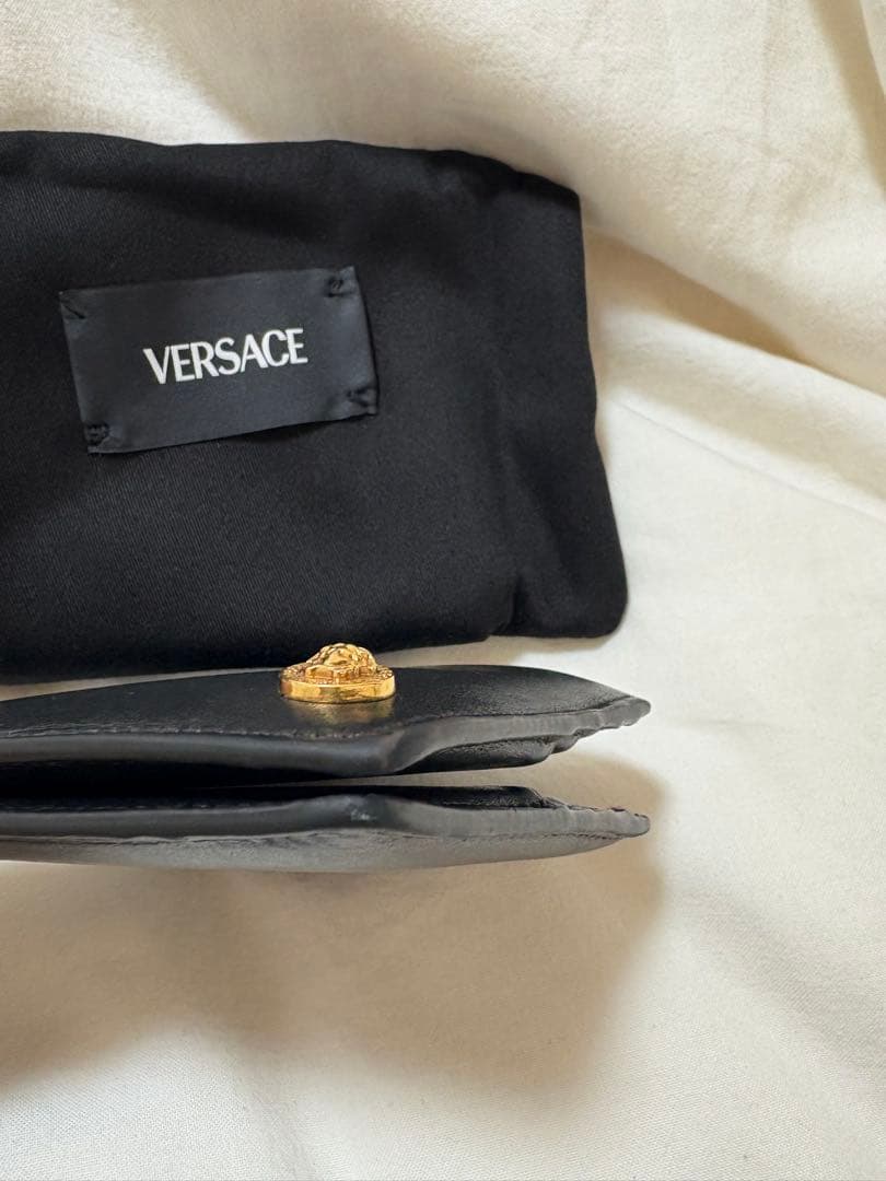 値下げ中！！【正規品】VERSACE 二つ折り財布 ブラック レザー　黒財布