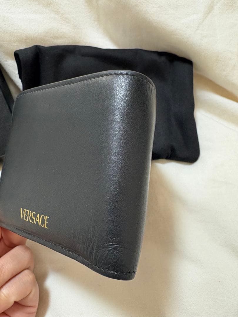 値下げ中！！【正規品】VERSACE 二つ折り財布 ブラック レザー　黒財布