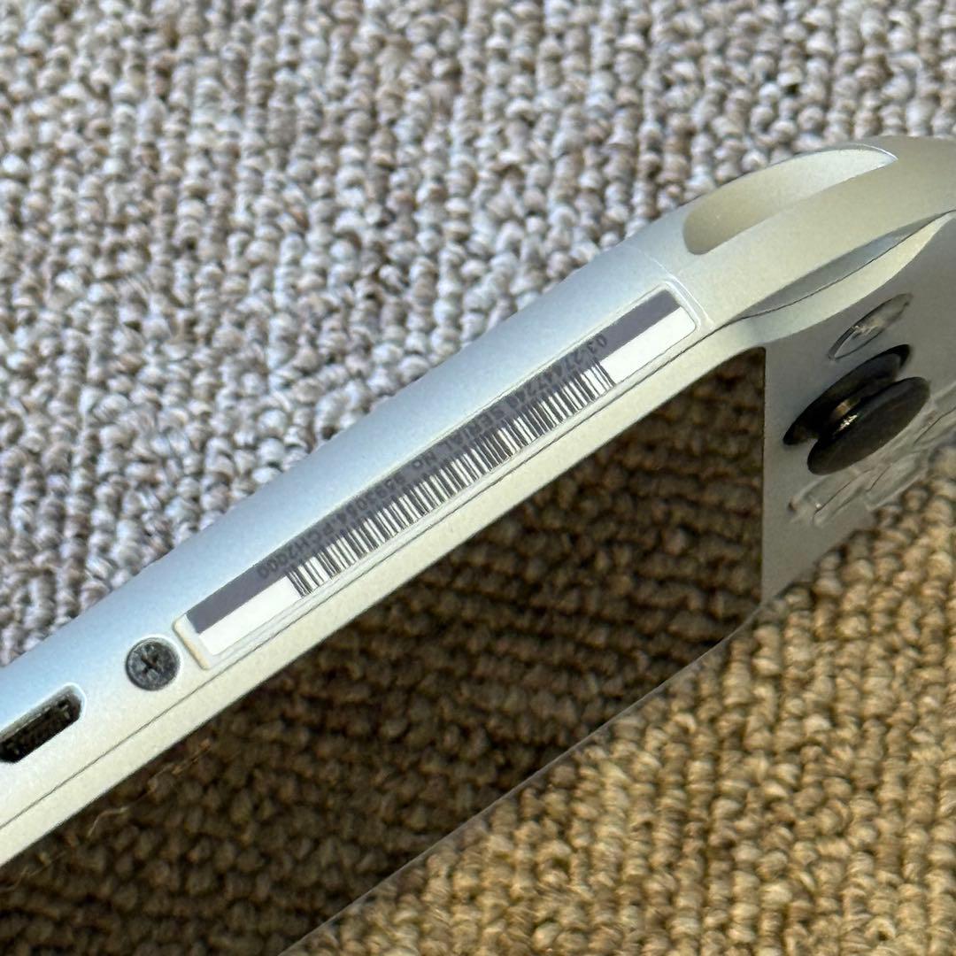 【訳ありジャンク】PSVITA PCH-2000 シルバー 美品