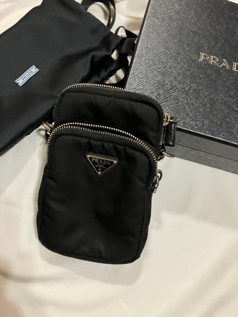 ［即決可］PRADA リナイロン スマホケース ブラック