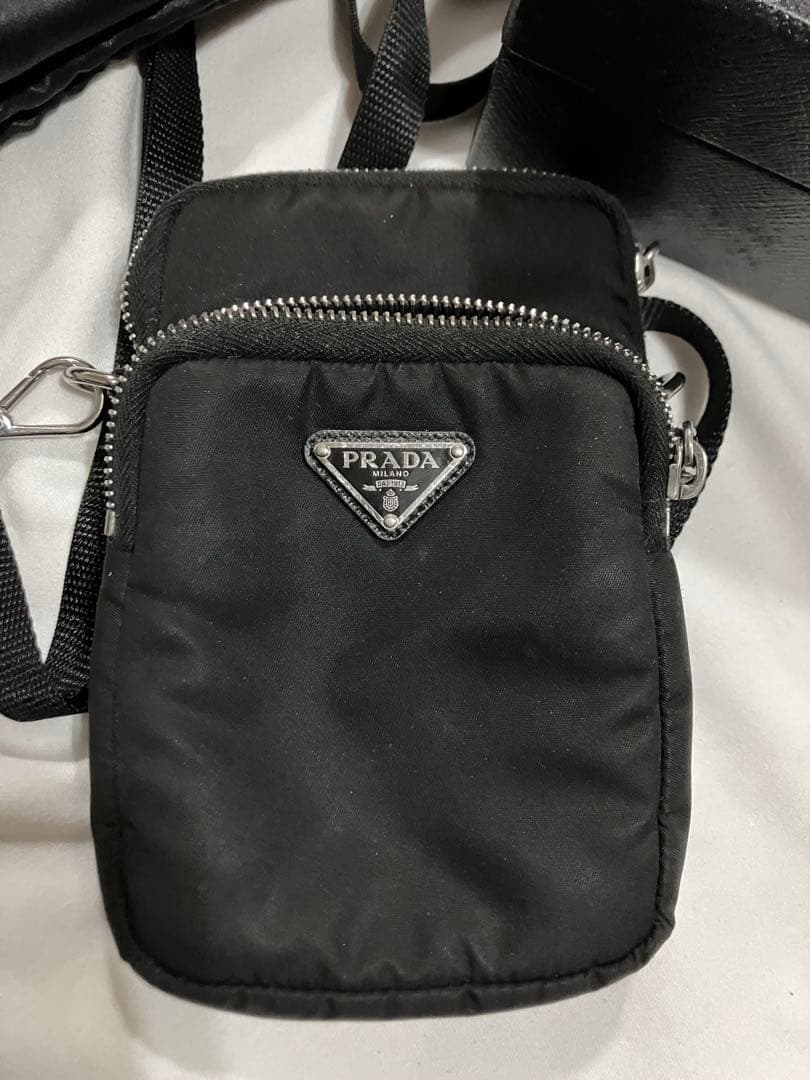 ［即決可］PRADA リナイロン スマホケース ブラック