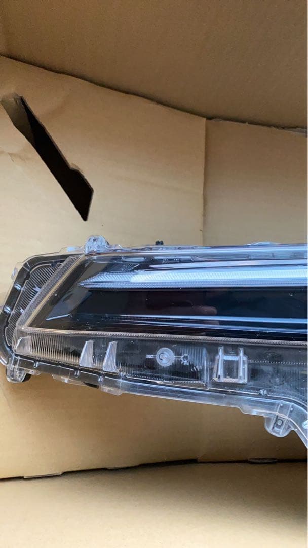 カローラツーリング左ヘッドライト