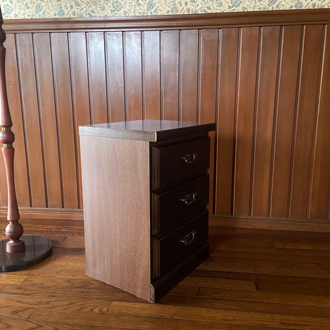 ベッドサイドキャビネット　アメリカ製　3段引き出し　ミニチェスト　ビンテージ家具