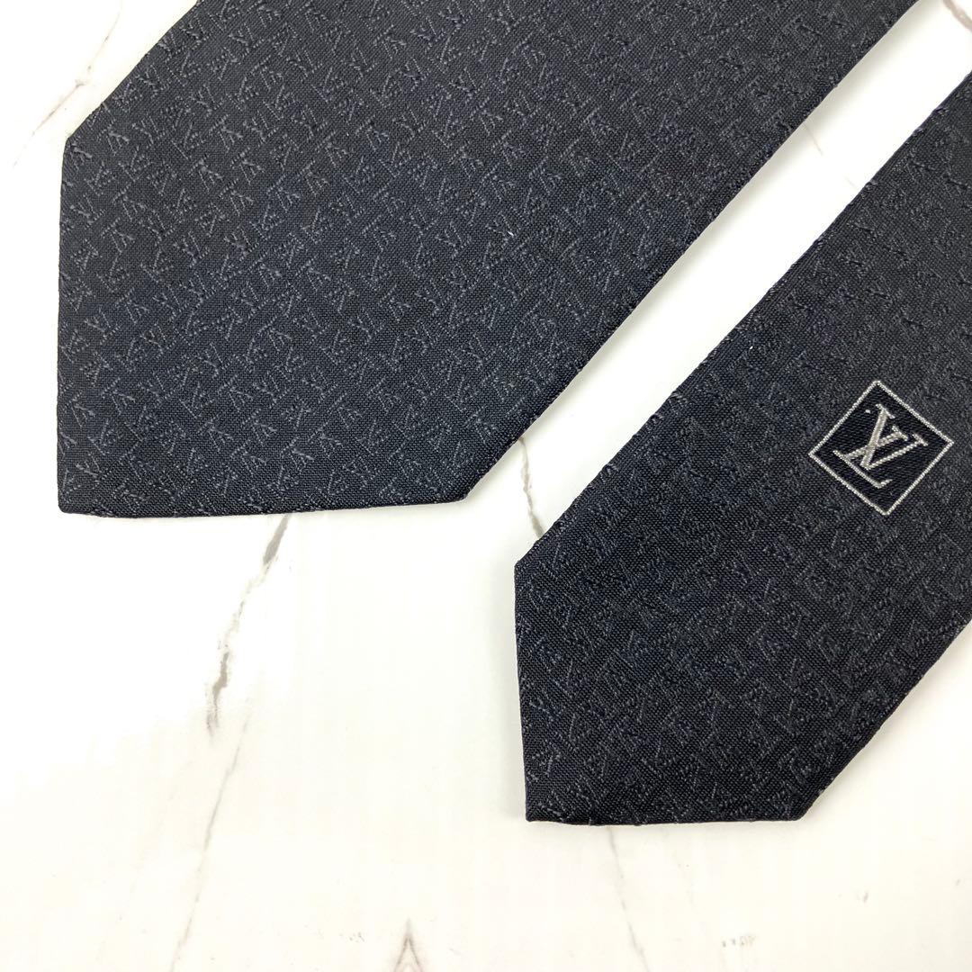 美品　ルイヴィトン　ネクタイ　LVイヴニング　ロゴ総柄　ソリッド　セッテピエゲ