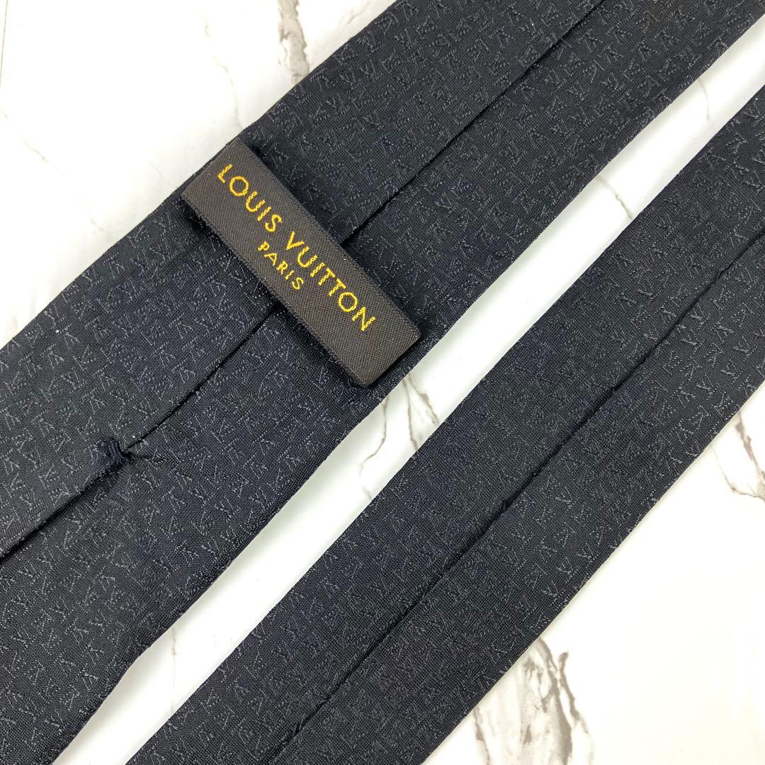 美品　ルイヴィトン　ネクタイ　LVイヴニング　ロゴ総柄　ソリッド　セッテピエゲ