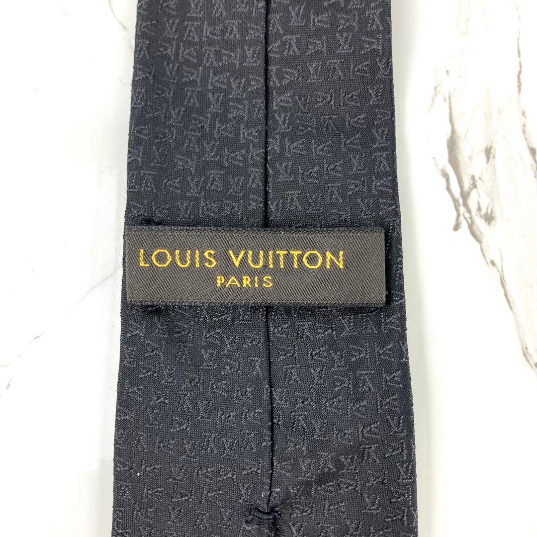 美品　ルイヴィトン　ネクタイ　LVイヴニング　ロゴ総柄　ソリッド　セッテピエゲ
