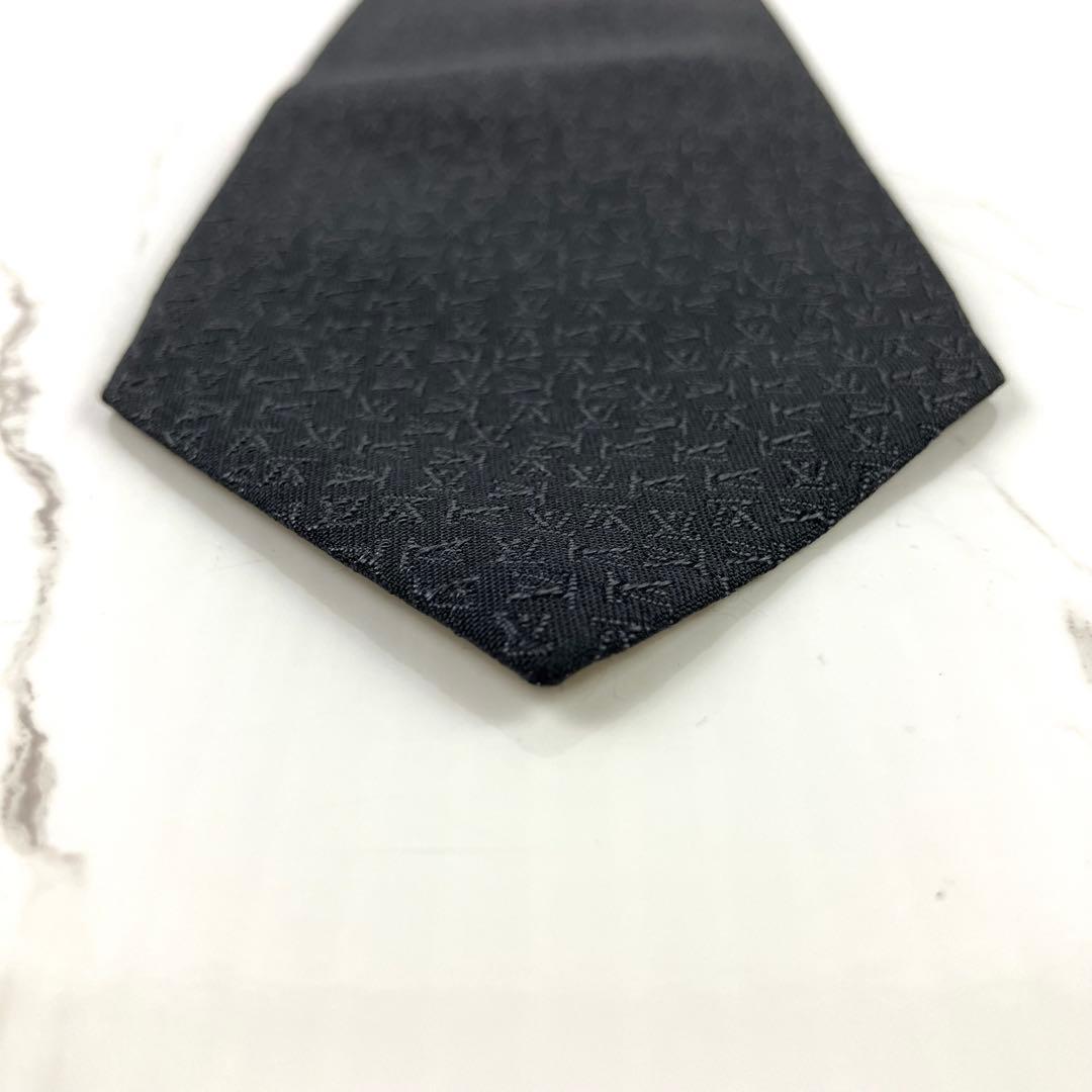 美品　ルイヴィトン　ネクタイ　LVイヴニング　ロゴ総柄　ソリッド　セッテピエゲ