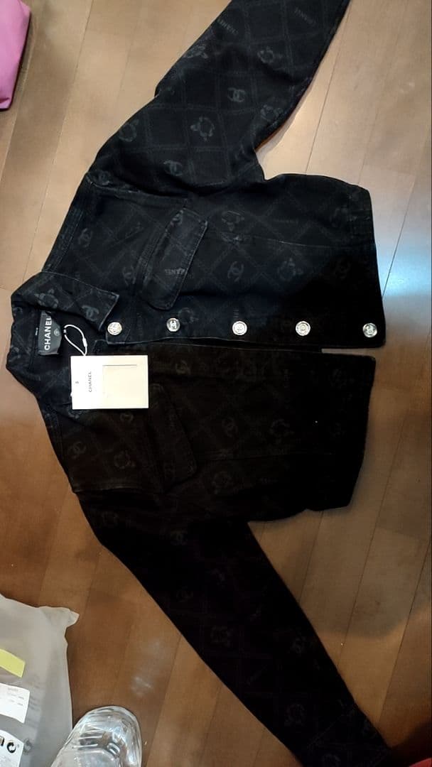 希少　　CHANEL　デニム　ジャケット　黒　36サイズ　　МからLサイズくらい