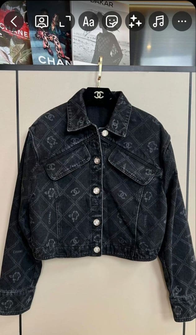希少　　CHANEL　デニム　ジャケット　黒　36サイズ　　МからLサイズくらい