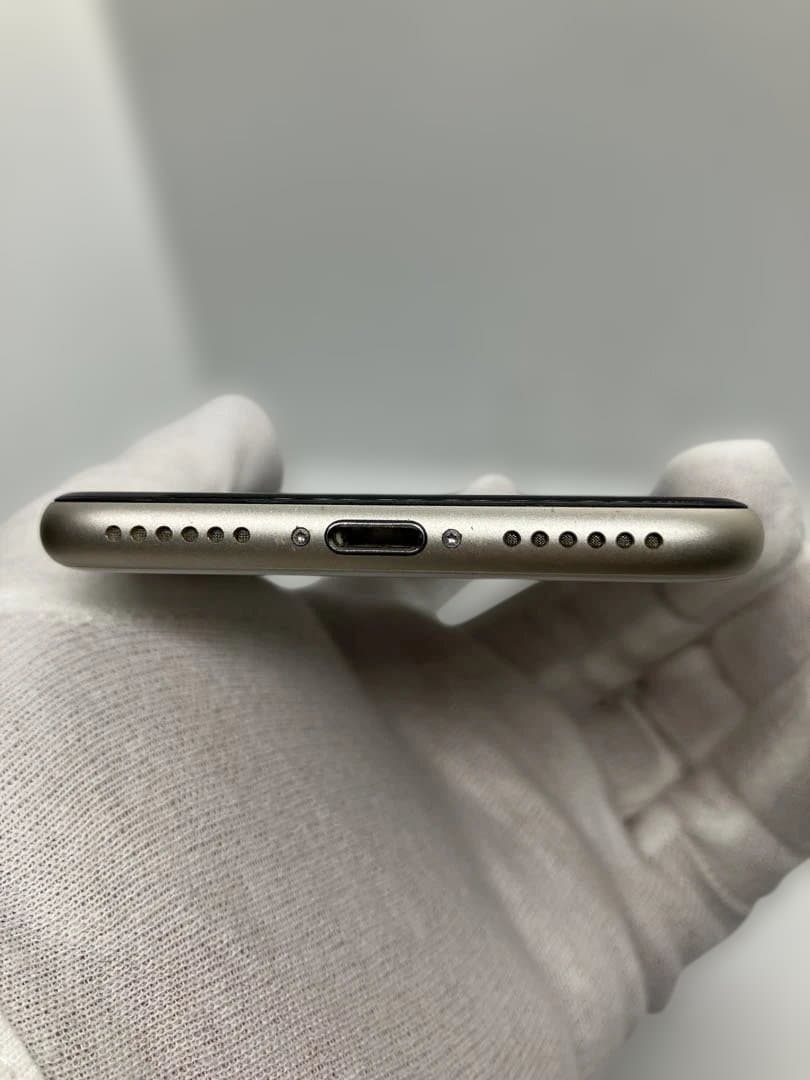 iPhone SE (第3世代) 64GB SIMフリー 美品バッテリー100%