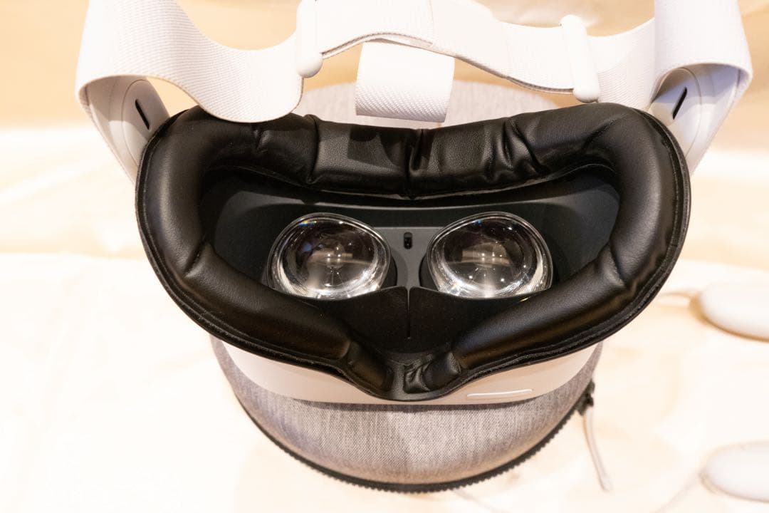  Quest 2 VR ケース付き　オキュラスクエスト　メタクエスト