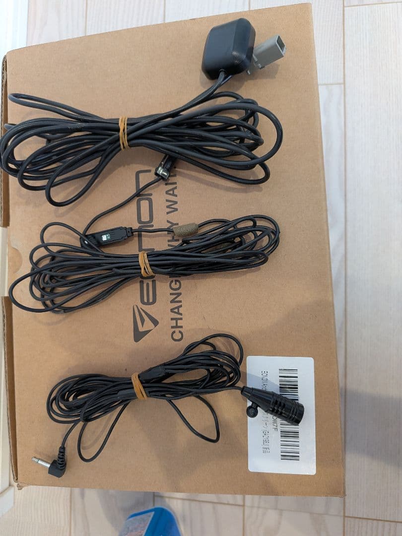 KENWOOD製 カーナビゲーション MDV-D307BTW 7V型ワイド