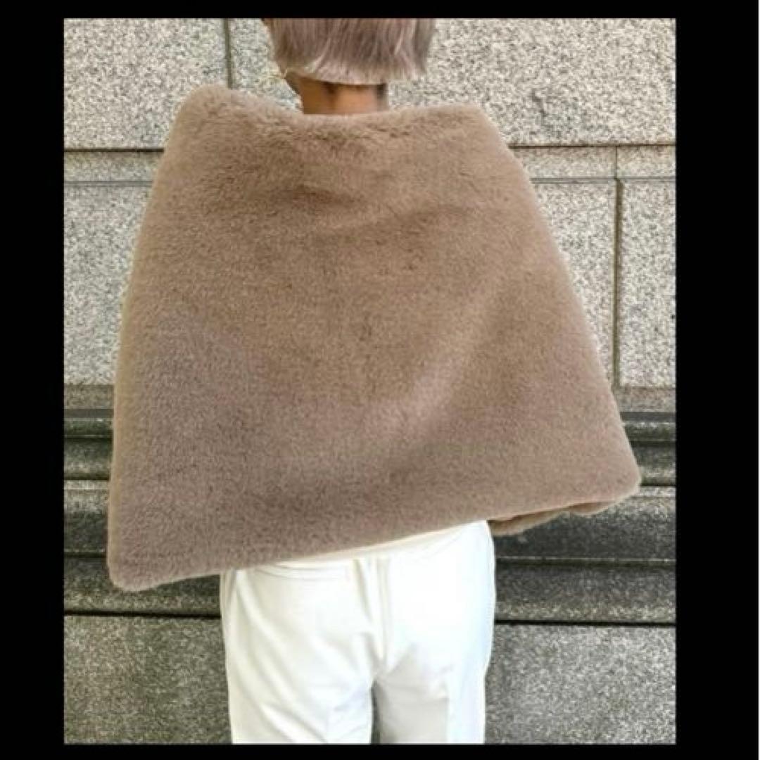JENNE リッチボリュームファーケープ　ベージュ