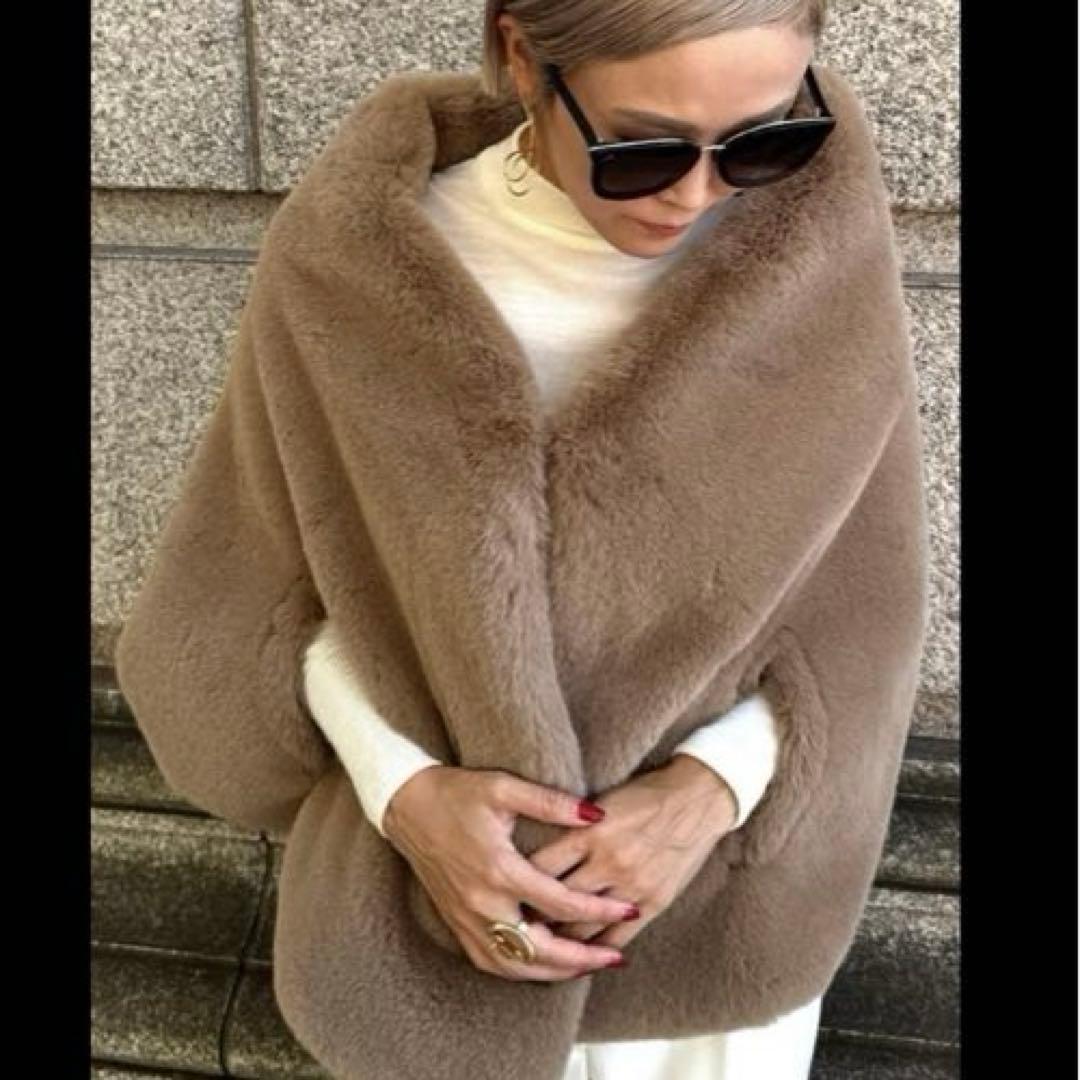 JENNE リッチボリュームファーケープ　ベージュ