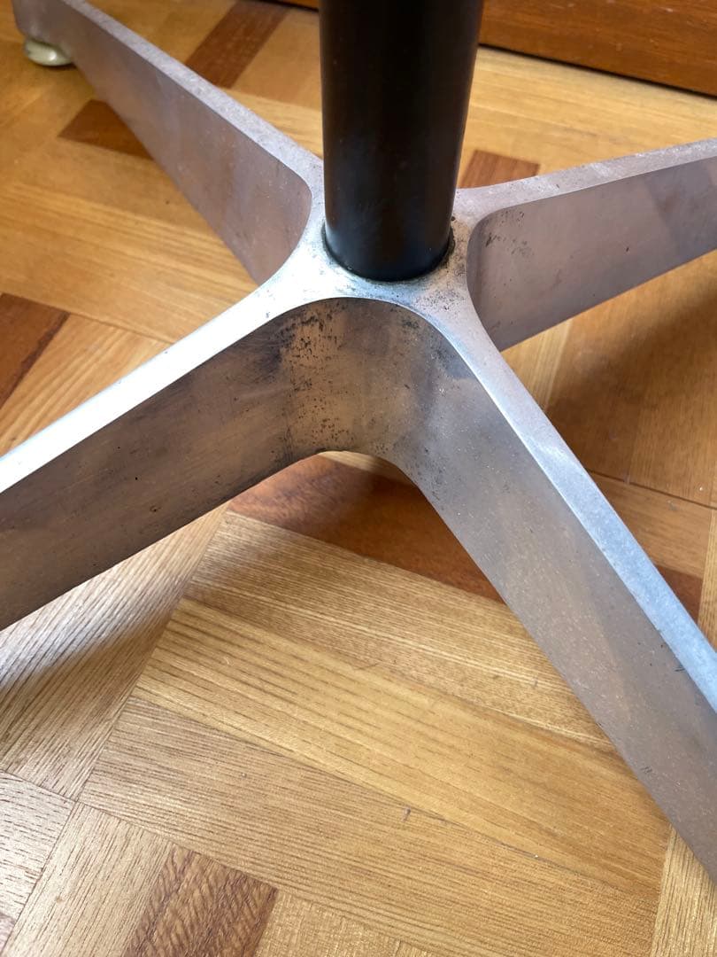 週末値下げ　ハーマンミラー　イームズチェア用ベース