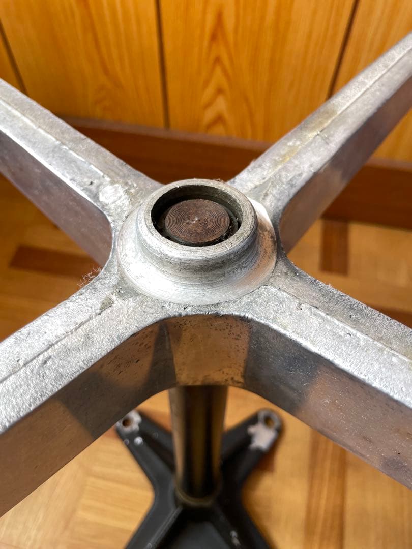 週末値下げ　ハーマンミラー　イームズチェア用ベース