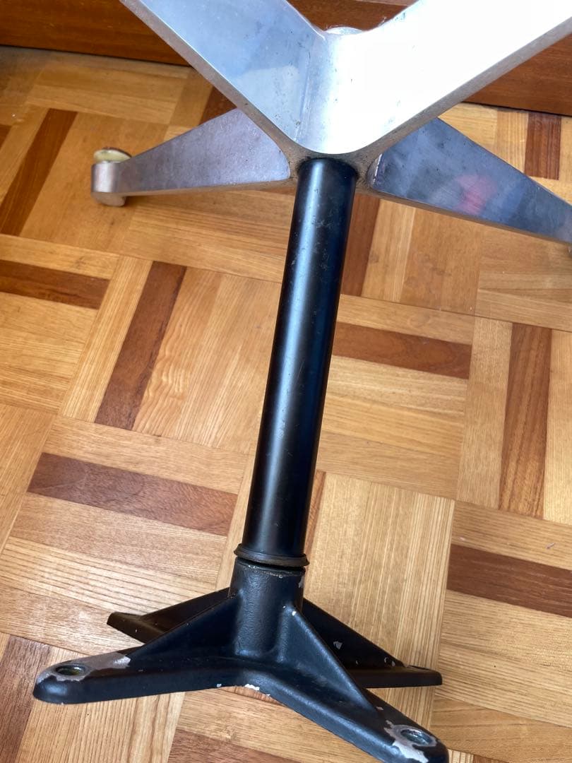 週末値下げ　ハーマンミラー　イームズチェア用ベース