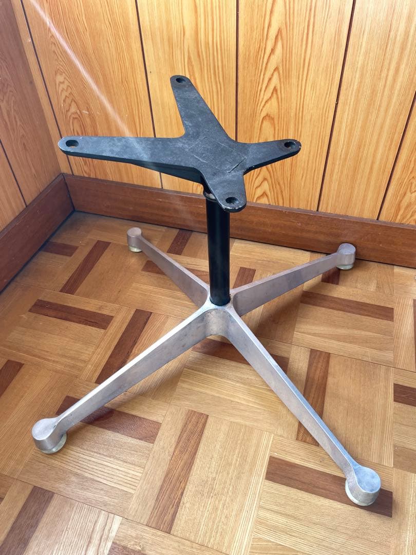 週末値下げ　ハーマンミラー　イームズチェア用ベース