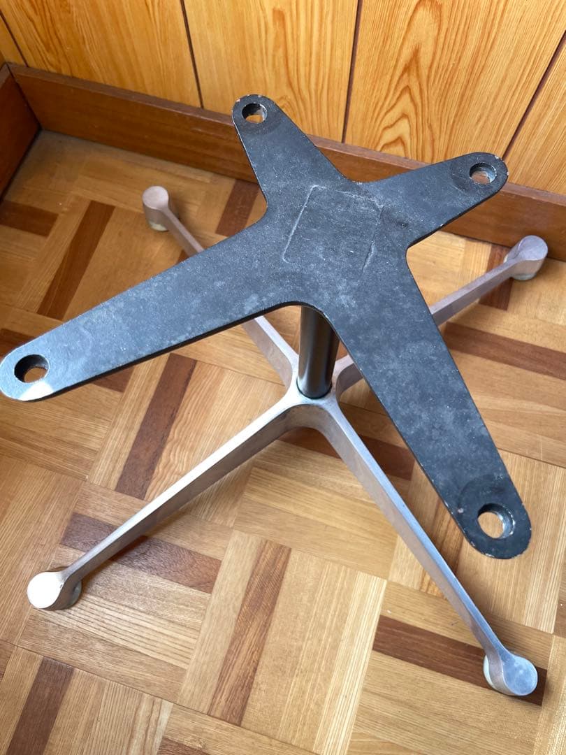 週末値下げ　ハーマンミラー　イームズチェア用ベース