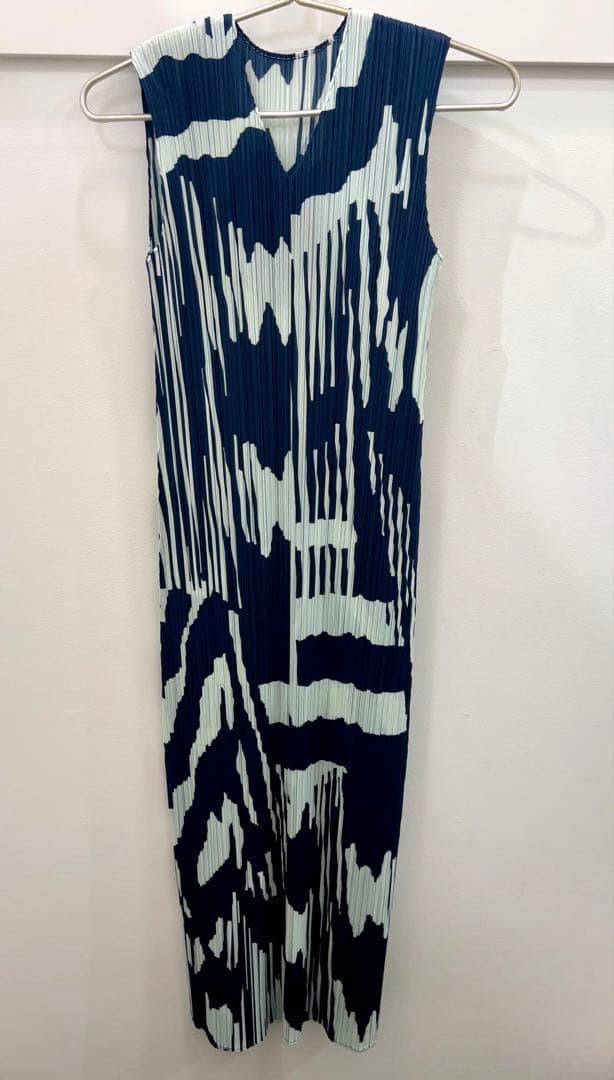 プリーツプリーズイッセイミヤケＶネックノースリーブワンピースPP51JH706