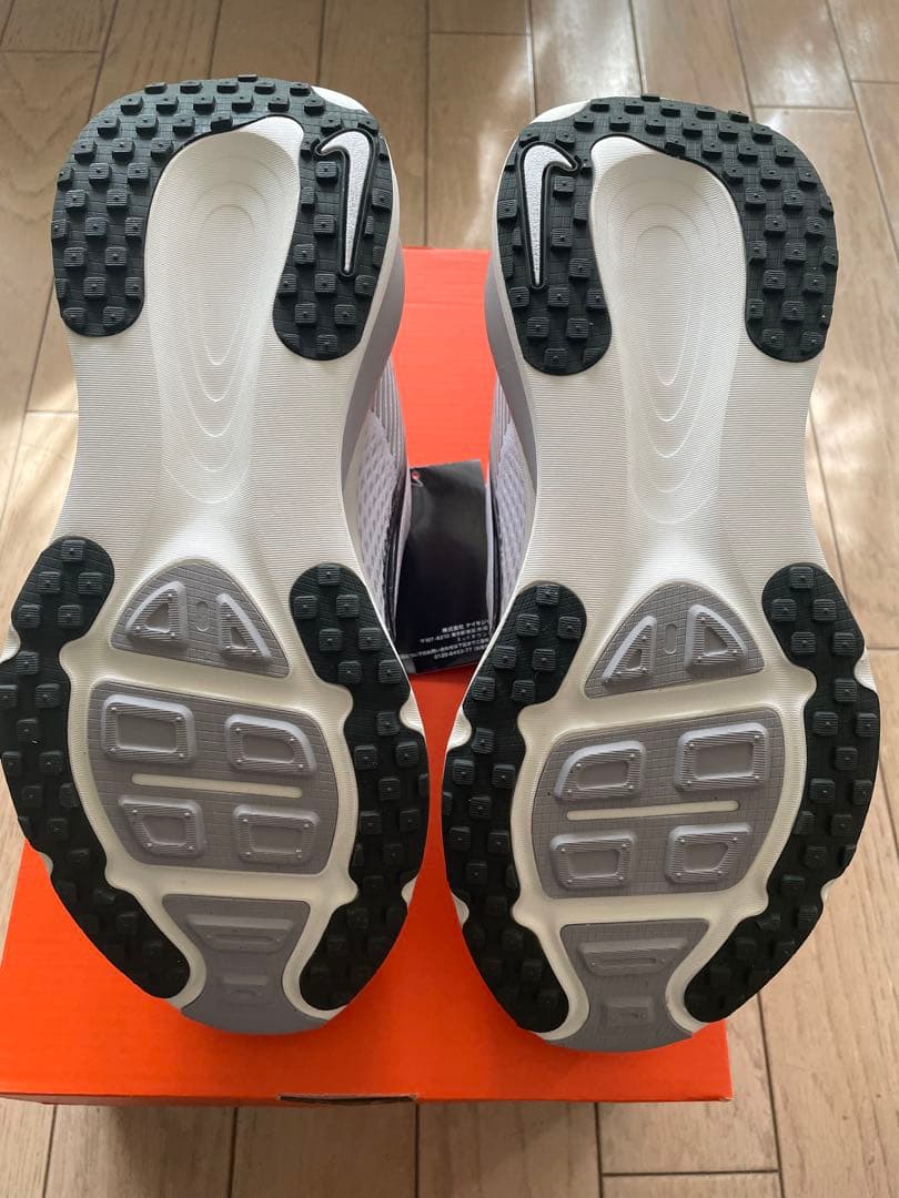 [新品未使用品]ナイキ　ボメロ18 26.0cm