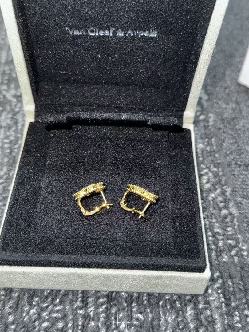 アルハンブラ風 ピアス ゴールドカラー