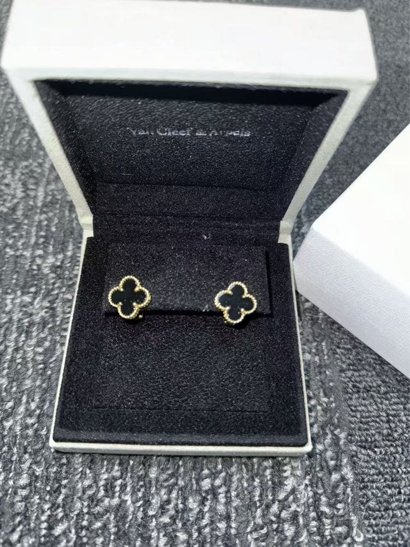 アルハンブラ風 ピアス ゴールドカラー