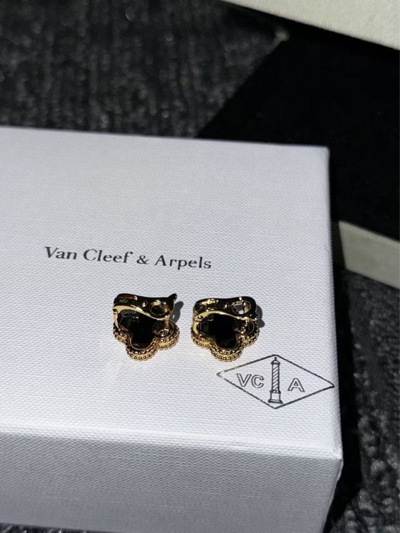 アルハンブラ風 ピアス ゴールドカラー