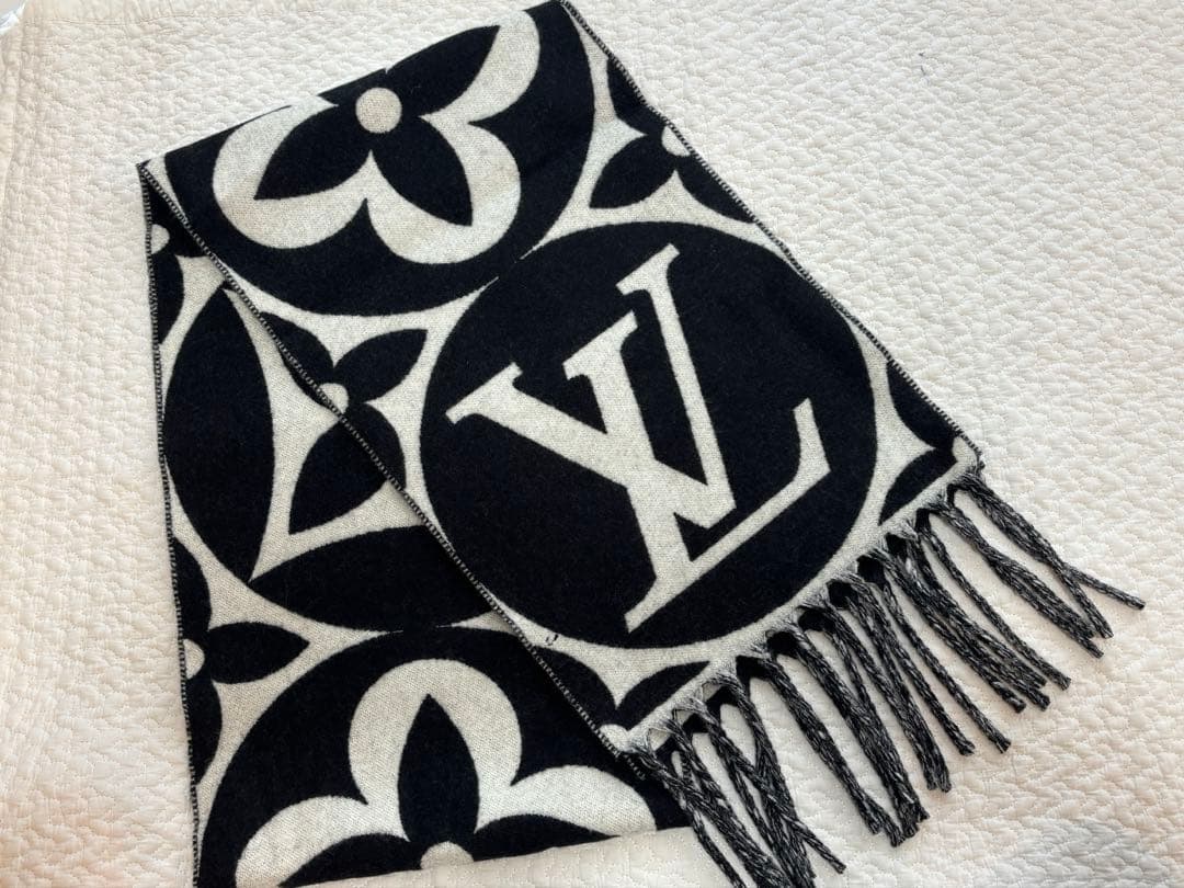 LVマフラー　メダリオン