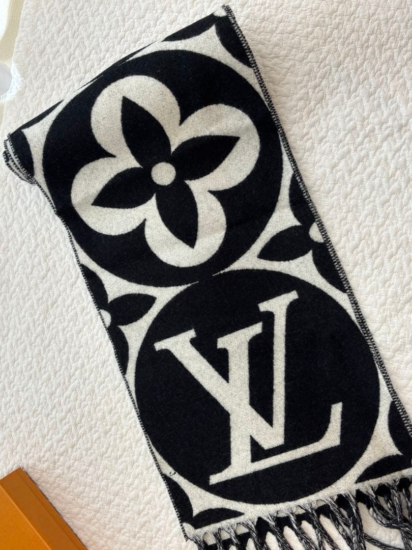 LVマフラー　メダリオン